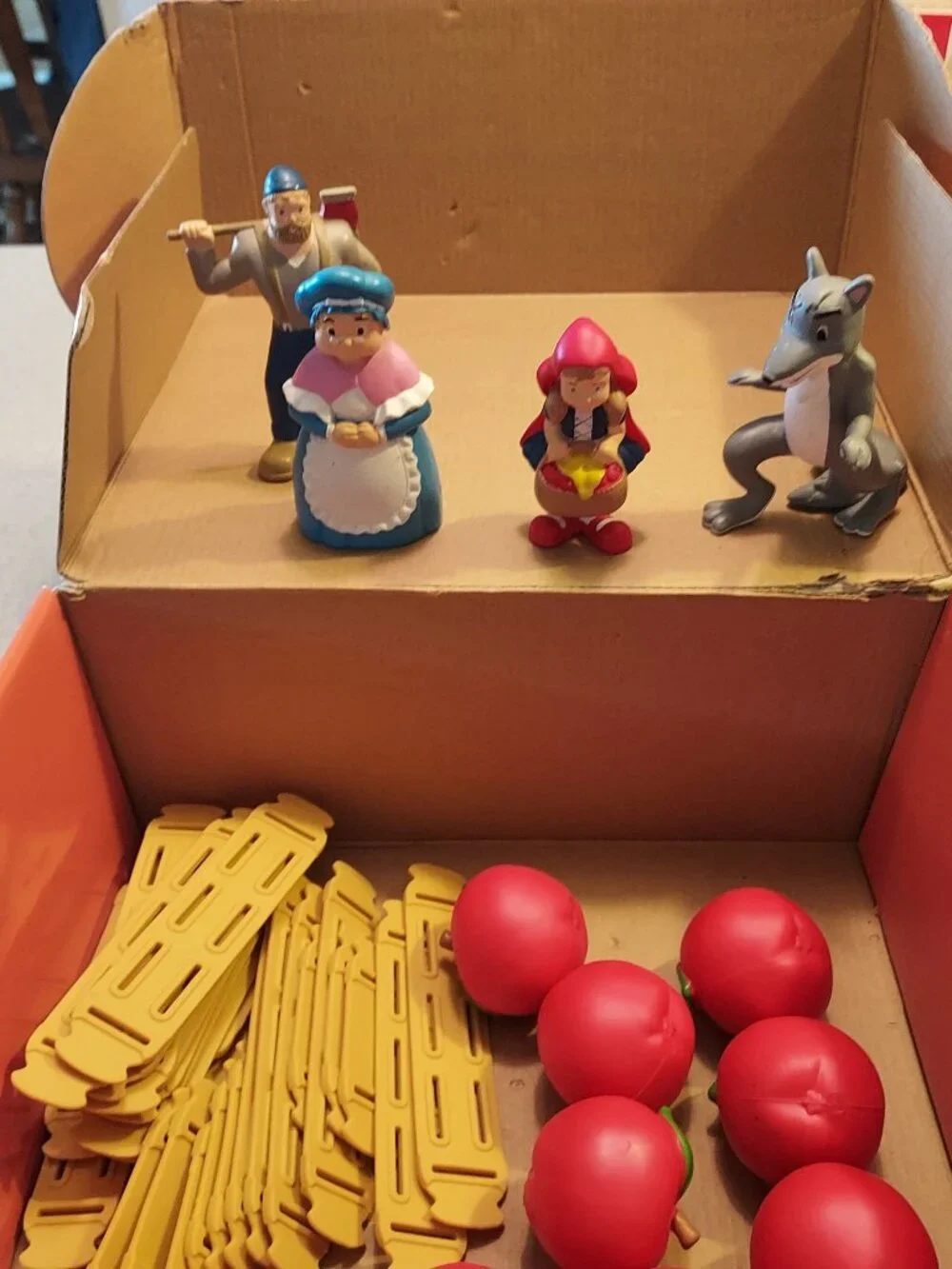 Lakeshore STEM Fairy Tales Problem Solving Kit - The Gingerbread Man USED